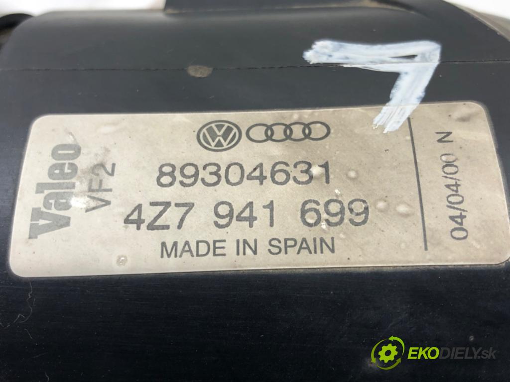 AUDI A6 C5 Avant (4B5) 1997 - 2005    2.5 TDI quattro 132 kW [180 KM] olej napędowy 2000  hmlové svetlo, hmlovka levý přední část 4Z7941699