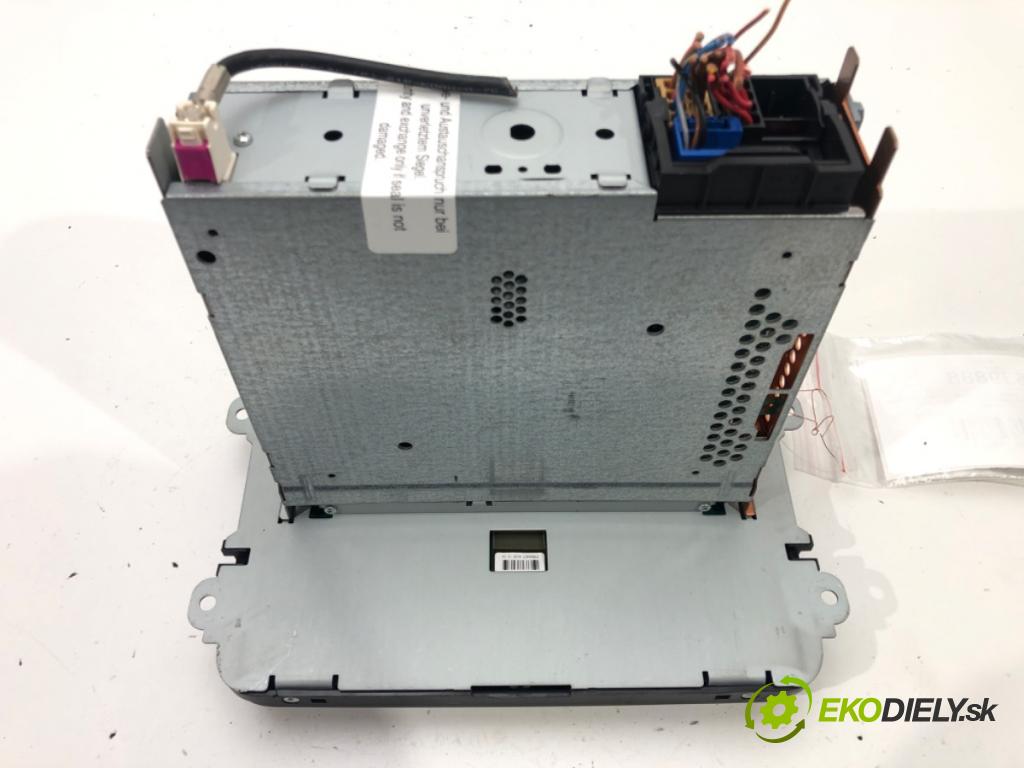 SKODA FABIA II (542) 2006 - 2014    1.4 63 kW [86 KM] benzyna 2007 - 2014  RADIO 5J0035161A (Audio zariadenia)