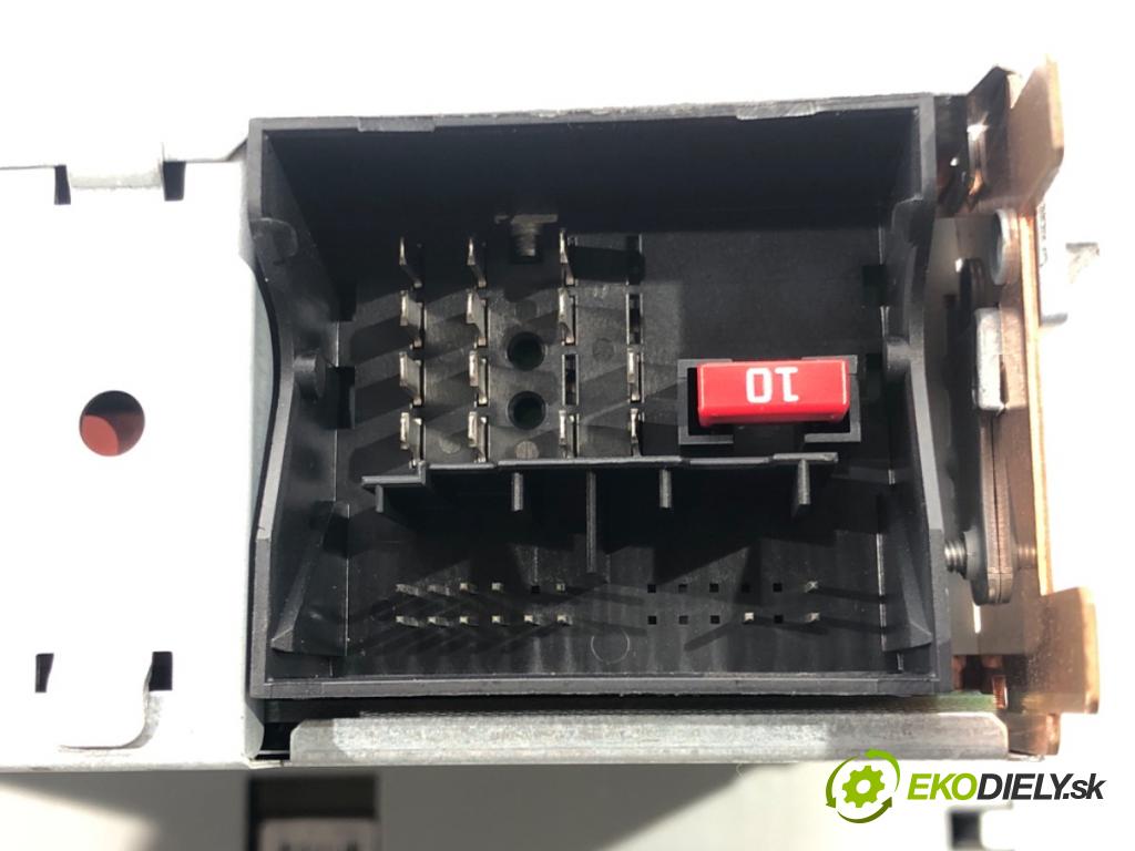 SKODA FABIA II (542) 2006 - 2014    1.4 63 kW [86 KM] benzyna 2007 - 2014  RADIO 5J0035161A (Audio zariadenia)