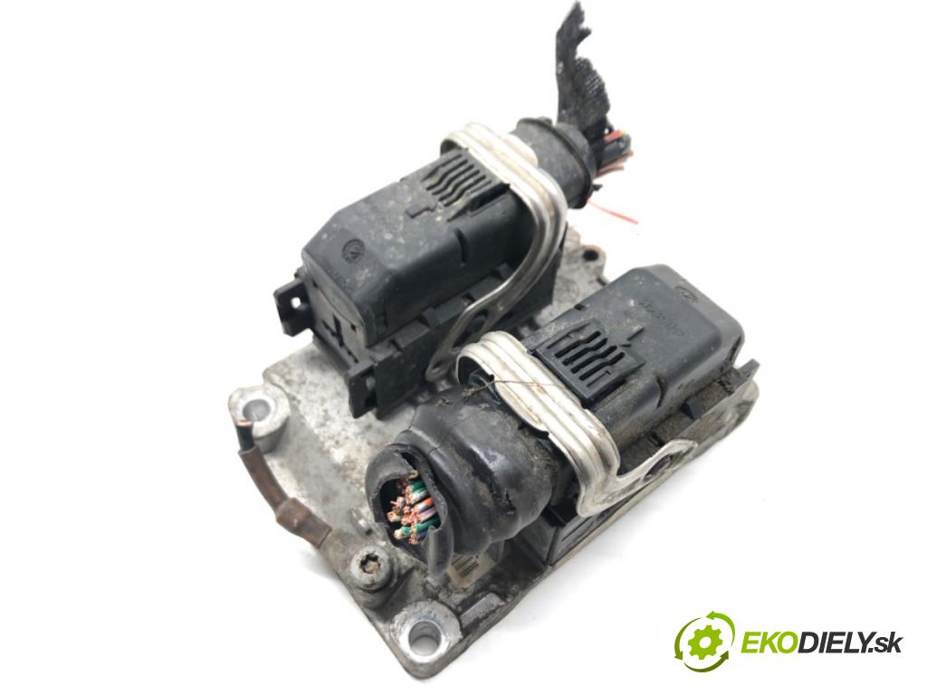 OPEL AGILA (A) (H00) 2000 - 2007    1.0 12V (F68) 43 kW [58 KM] benzyna 2000 - 2007  riadiaca jednotka Motor 09164459 0261206273 (Riadiace jednotky)
