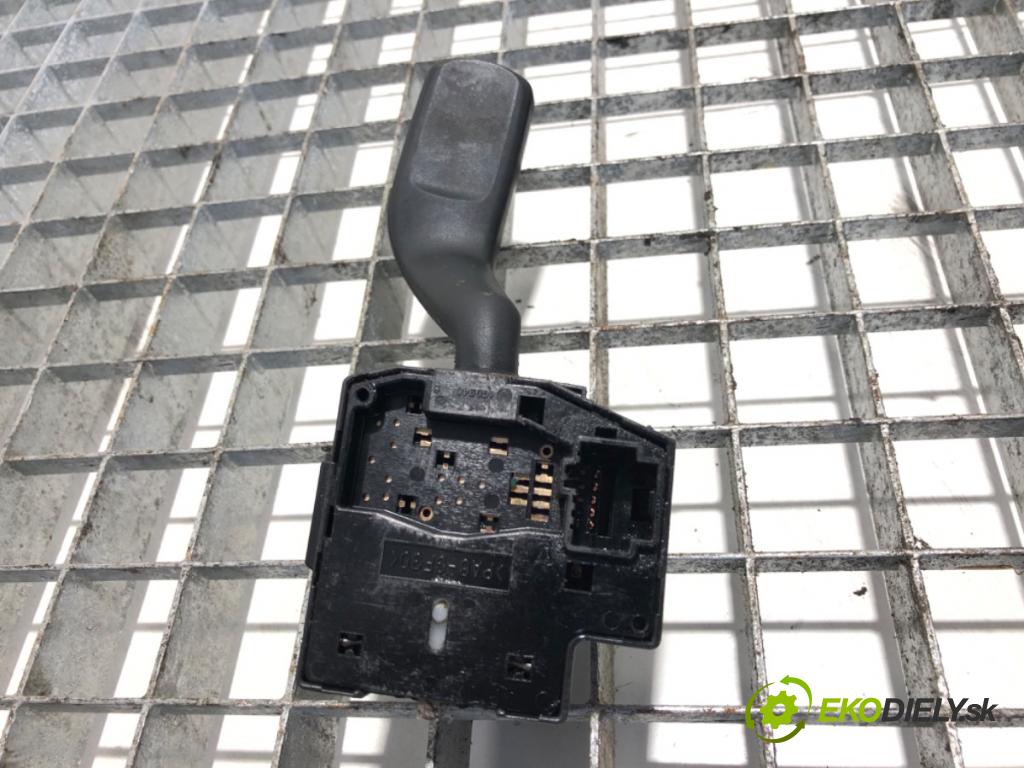 FORD TRANSIT Autobus (FD_ _, FB_ _, FS_ _, FZ_ _, FC_ _) 2006 - 2014    2.2 TDCi 63 kW [85 KM] olej napędowy 2006 - 2014  Prepínač smeroviek 17D940 (Prepínače, spínače, tlačidlá a ovládače kúrenia)