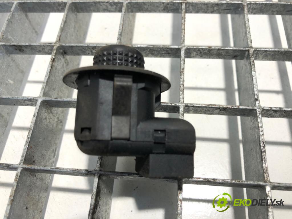 FORD TRANSIT Autobus (FD_ _, FB_ _, FS_ _, FZ_ _, FC_ _) 2006 - 2014    2.2 TDCi 63 kW [85 KM] olej napędowy 2006 - 2014  Prepínač nastavenia spätných zrkadiel 93BG17B676BB (Prepínače, spínače, tlačidlá a ovládače kúrenia)