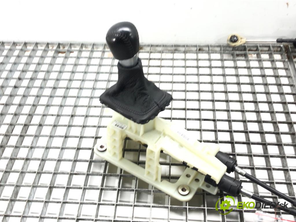 VOLVO S60 II (134) 2010 - 2018    T5 177 kW [240 KM] benzyna 2010 - 2014  Kulisa 31284344 (Rýchlostné páky / kulisy)