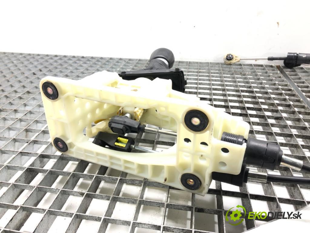 VOLVO S60 II (134) 2010 - 2018    T5 177 kW [240 KM] benzyna 2010 - 2014  Kulisa 31284344 (Rýchlostné páky / kulisy)