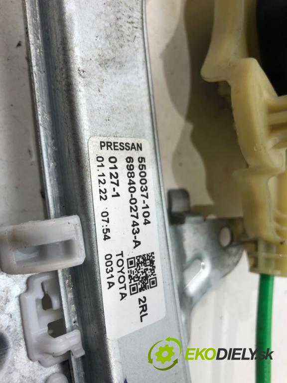 TOYOTA COROLLA sedan (_E21_) 2019 - 2022    1.6 VVTi Flexfuel (ZRE210_) 92 kW [125 KM] Benzyna  mechanismus okna levý zadní část 69840-02743