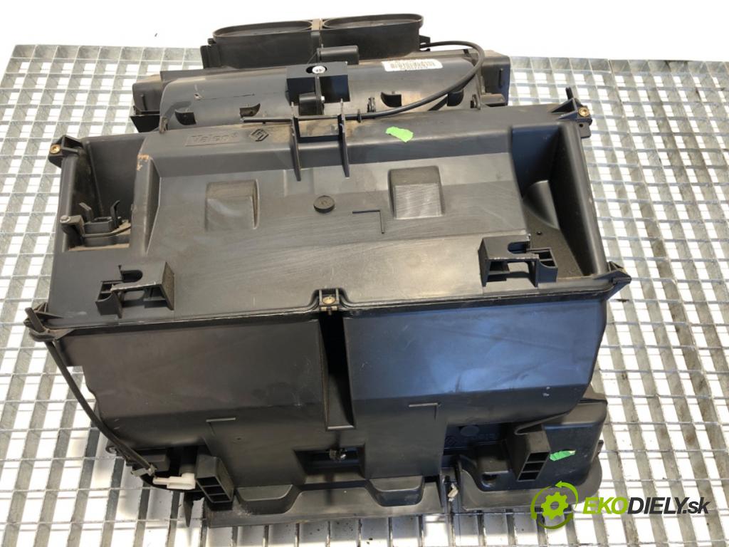 RENAULT TRUCKS MIDLUM 2000 - 2022    220.18/D  topné těleso radiátor topení komplet KOMBAJN 5010544414 (Radiátory topení)