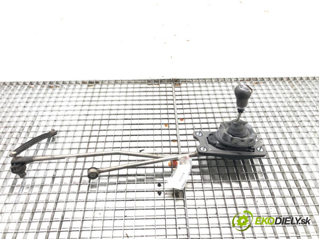 AUDI A4 B8 Avant (8K5) 2007 - 2015    2.0 TDI quattro 105 kW [143 KM] olej napędowy 2008  Kulisa 8K0711025P 8K0711271E (Rýchlostné páky / kulisy)