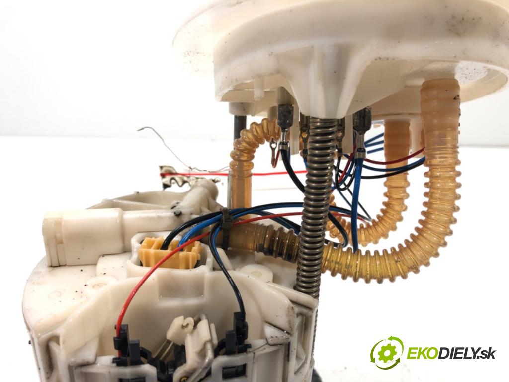 AUDI A4 B8 Avant (8K5) 2007 - 2015    2.0 TDI quattro 105 kW [143 KM] olej napędowy 2008  Pumpa paliva vnútorná 8K0919050K (Palivové pumpy, čerpadlá, plaváky)