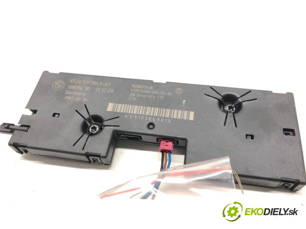 BMW X5 (E70) 2006 - 2013    3.0 si 200 kW [272 KM] benzyna 2006 - 2008  Zosilňovač Antenní: 9193849 (Zosilňovače)