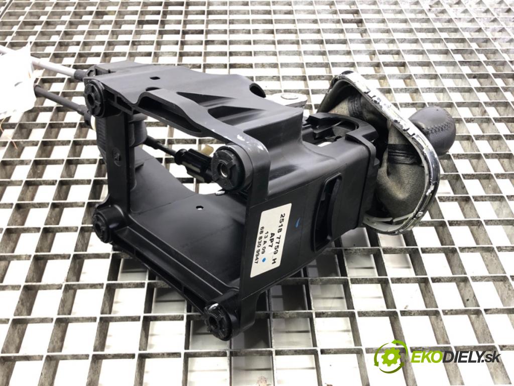 CHEVROLET CRUZE Station Wagon (J308) 2012 - 2022    1.4 103 kW [140 KM] benzyna 2012 - 2022  Kulisa 25187759 (Rýchlostné páky / kulisy)