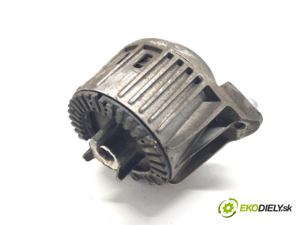 MERCEDES-BENZ KLASA E (W212) 2009 - 2016    E 200 CDI / BlueTEC (212.005, 212.006) 100 kW [136  AirBag Motor A2122406317 (Držiaky motora)