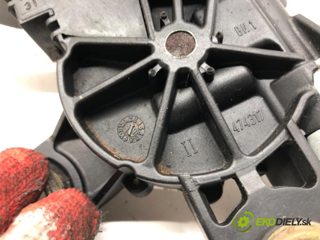 AUDI A6 C5 Avant (4B5) 1997 - 2005    1.9 TDI 96 kW [130 KM] olej napędowy 2001 - 2005  Motor stieračov zad 8L0955711A