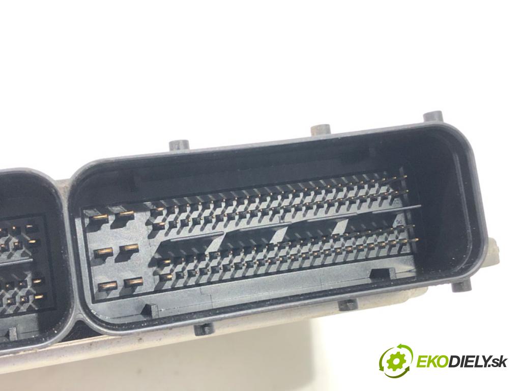 VW GOLF VII (5G1, BQ1, BE1, BE2) 2012 - 2022    1.6 TDI 77 kW [105 KM] olej napędowy 2012 - 2017  riadiaca jednotka Motor 04L907309B (Riadiace jednotky)