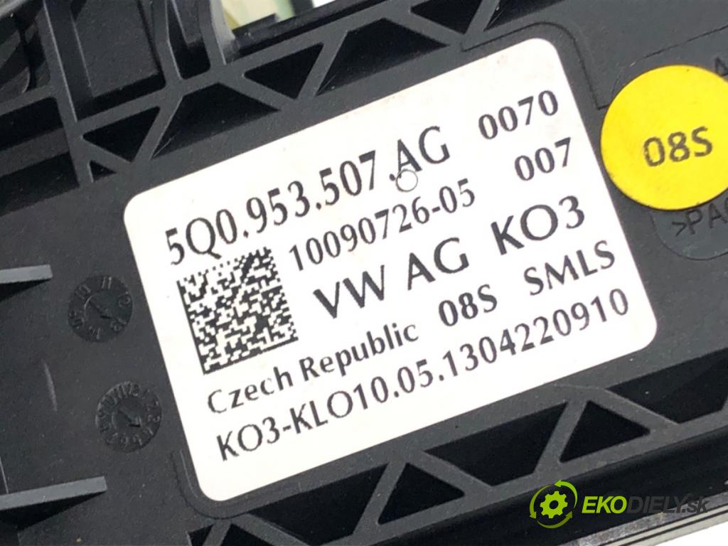 VW GOLF VII (5G1, BQ1, BE1, BE2) 2012 - 2022    1.6 TDI 77 kW [105 KM] olej napędowy 2012 - 2017  Prepínač kombinovaný 5Q0953507AG (Prepínače, spínače, tlačidlá a ovládače kúrenia)