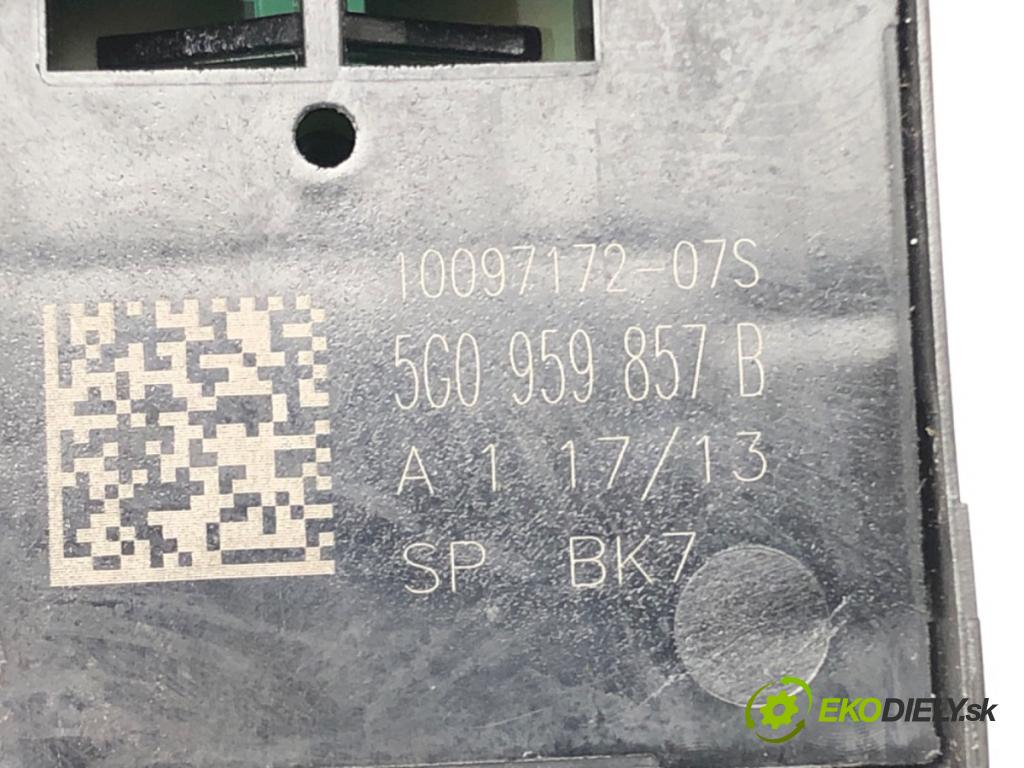 VW GOLF VII (5G1, BQ1, BE1, BE2) 2012 - 2022    1.6 TDI 77 kW [105 KM] olej napędowy 2012 - 2017  Prepínač okien 5G0959857B (Prepínače, spínače, tlačidlá a ovládače kúrenia)