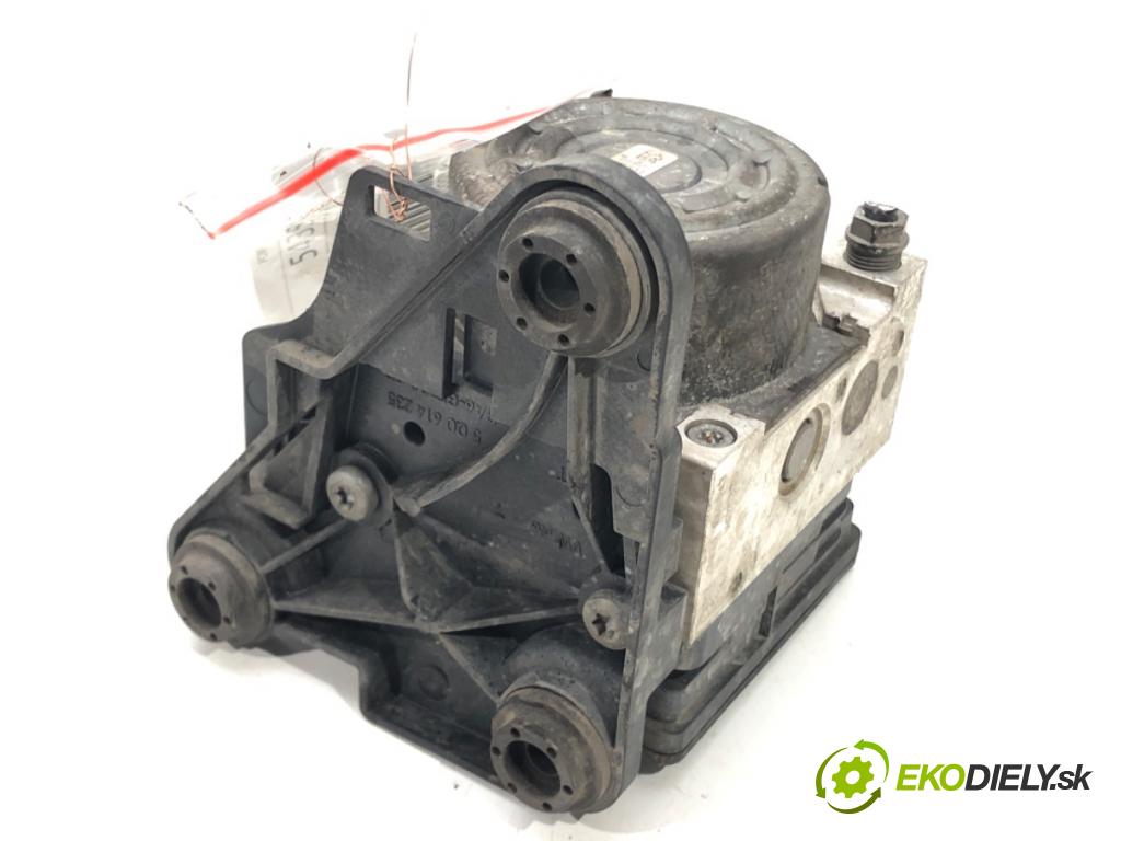 VW GOLF VII (5G1, BQ1, BE1, BE2) 2012 - 2022    1.6 TDI 77 kW [105 KM] olej napędowy 2012 - 2017  Pumpa ABS 5Q0907379Q 5Q0614517P (Pumpy ABS)