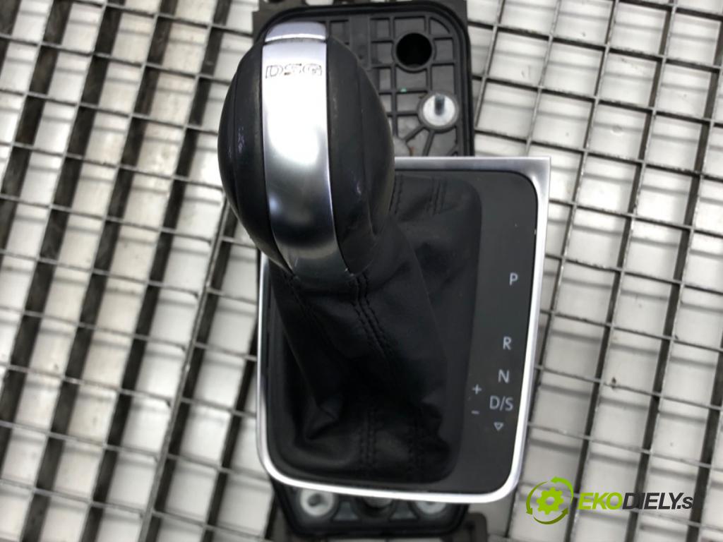 VW GOLF VII (5G1, BQ1, BE1, BE2) 2012 - 2022    1.6 TDI 77 kW [105 KM] olej napędowy 2012 - 2017  Kulisa 5Q2713025 (Rýchlostné páky / kulisy)