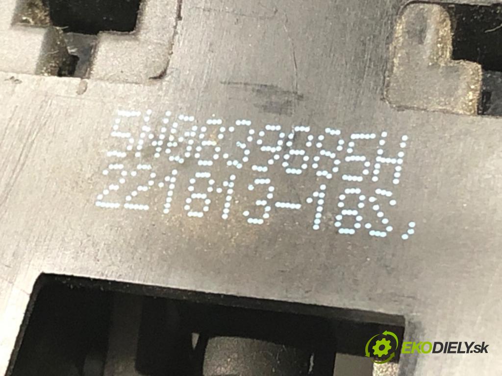 VW GOLF VII (5G1, BQ1, BE1, BE2) 2012 - 2022    1.6 TDI 77 kW [105 KM] olej napędowy 2012 - 2017  Kľučka vonkajšia pravy zad