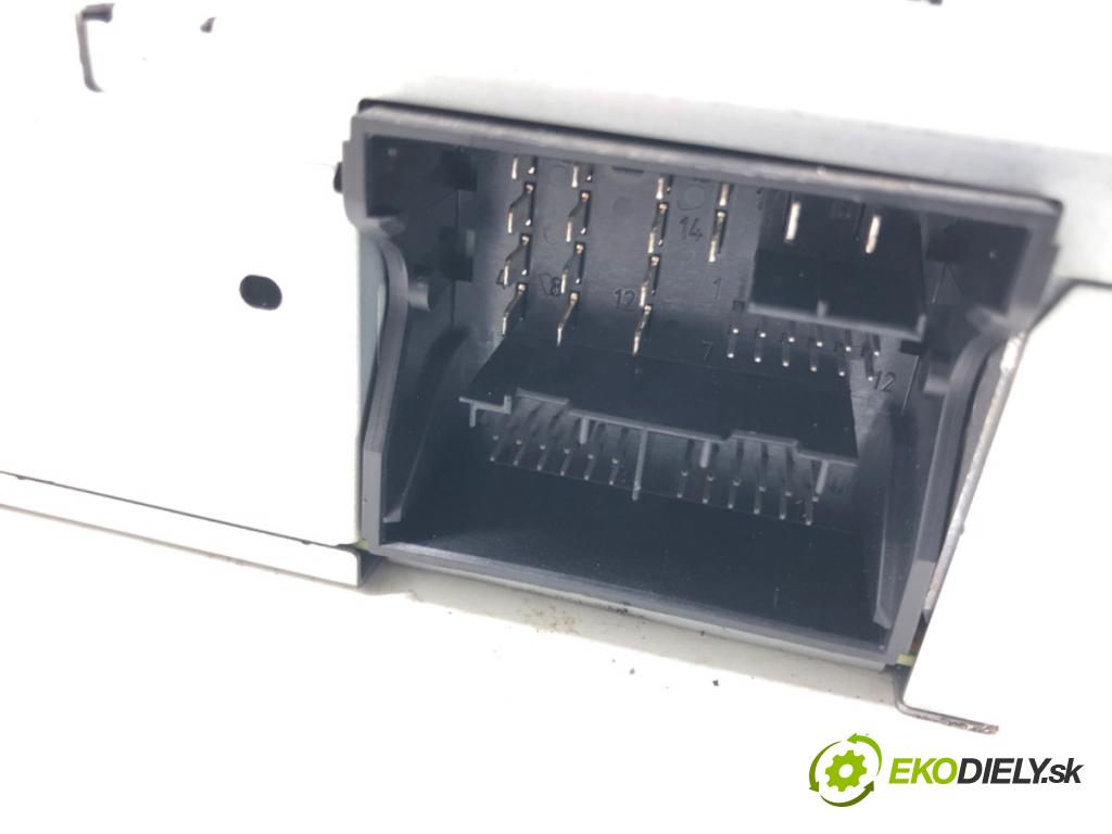 VW GOLF VII (5G1, BQ1, BE1, BE2) 2012 - 2022    1.6 TDI 77 kW [105 KM] olej napędowy 2012 - 2017  čítač navigácie 5G0035820 (Ostatné)