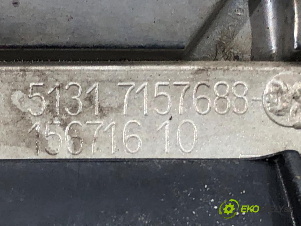 BMW X5 (E70) 2006 - 2013    3.0 d 173 kW [235 KM] olej napędowy 2006 - 2008  mřížka maska mřížky pravá  (Mřížky (masky) chladičů)