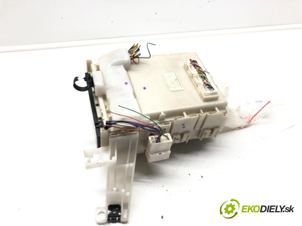 TOYOTA AURIS (_E15_) 2006 - 2012    1.6 (ZRE151_) 91 kW [124 KM] benzyna 2007 - 2012  modul BSI 82730-02140 (Pojistkové skříňky)