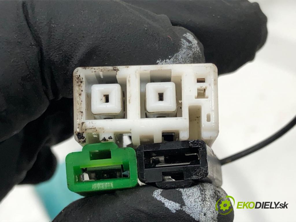 TOYOTA AVENSIS sedan (_T27_) 2008 - 2018    1.8 (ZRT271_) 108 kW [147 KM] benzyna 2008 - 2018  Zosilňovač Antenní: 86300-05180 (Zosilňovače)