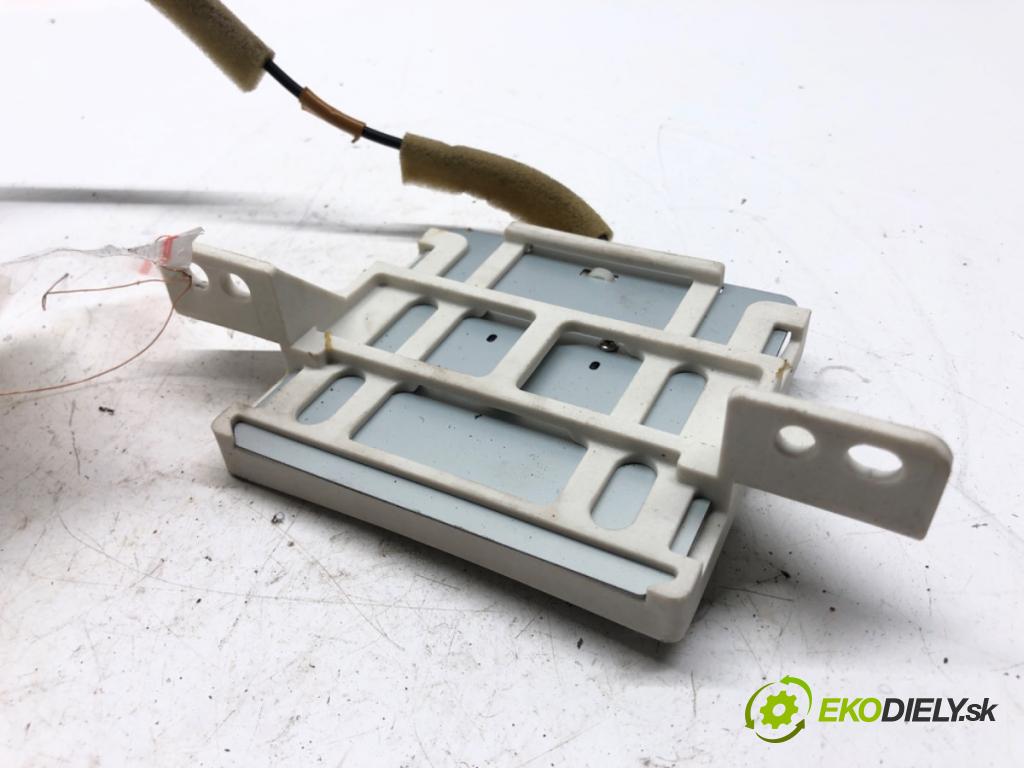 TOYOTA AVENSIS sedan (_T27_) 2008 - 2018    2.2 D-4D (ADT271_) 130 kW [177 KM] olej napędowy 2  Zosilňovač Antenní: 86860-20040 (Zosilňovače)