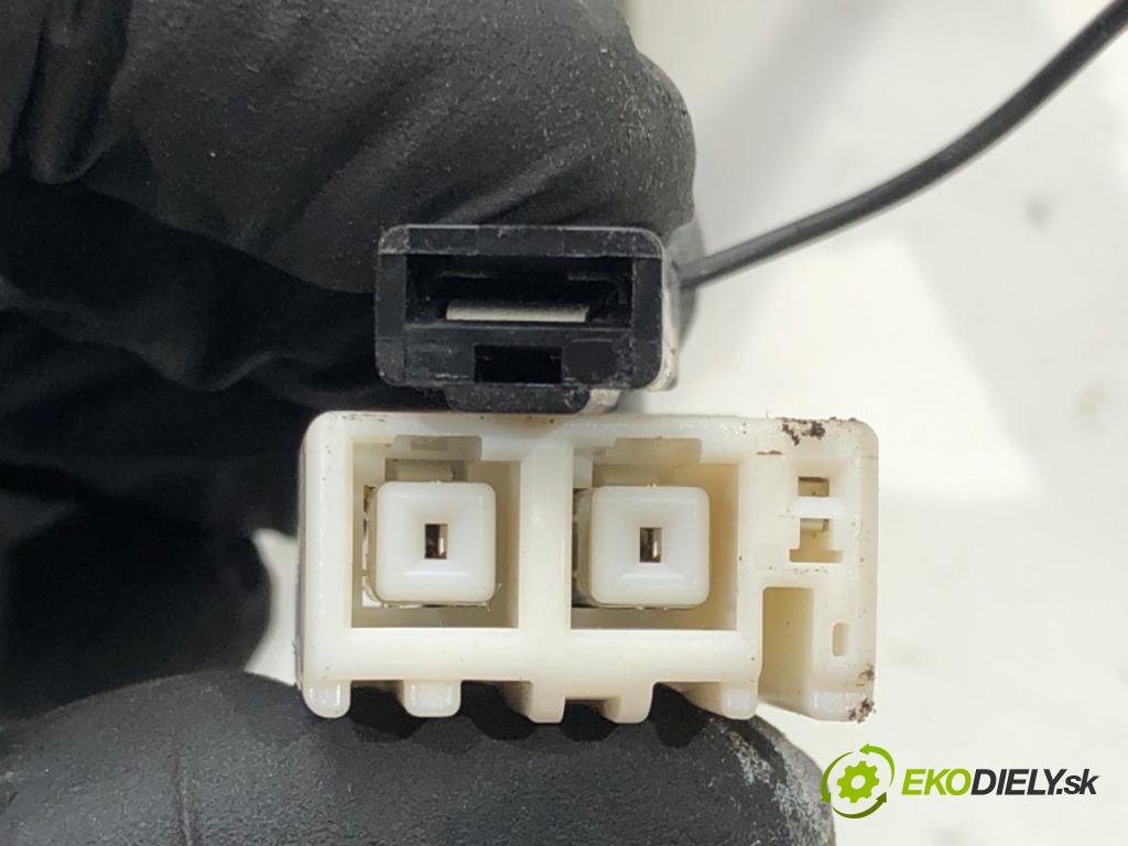 TOYOTA AVENSIS sedan (_T27_) 2008 - 2018    2.2 D-4D (ADT271_) 130 kW [177 KM] olej napędowy 2  Zosilňovač Antenní: 86300-05180 (Zosilňovače)