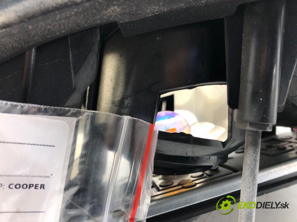 MINI R50 R53 liftback 2004 120 kW Cooper S 1598 Svetlo pravy zad 6919915