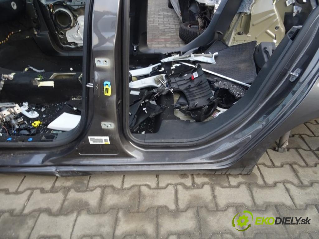 PEUGEOT 308 II (LB_, LP_, LW_, LH_, L3_) 2013 - 2021    1.2 THP 130 96 kW [131 KM] benzyna 2013 - 2021  KAROSERIA ČTVRŤÁK blatník zadní část levý pravý střecha POŠTY: prahy