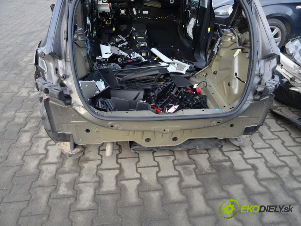 PEUGEOT 308 II (LB_, LP_, LW_, LH_, L3_) 2013 - 2021    1.2 THP 130 96 kW [131 KM] benzyna 2013 - 2021  KAROSERIA ČTVRŤÁK blatník zadní část levý pravý střecha POŠTY: prahy