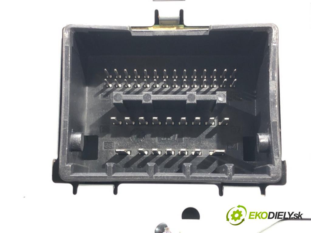 OPEL ASTRA J Sports Tourer (P10) 2010 - 2015    1.6 (35) 85 kW [116 KM] benzyna 2010 - 2015  RADIO 20983513 (Audio zariadenia)