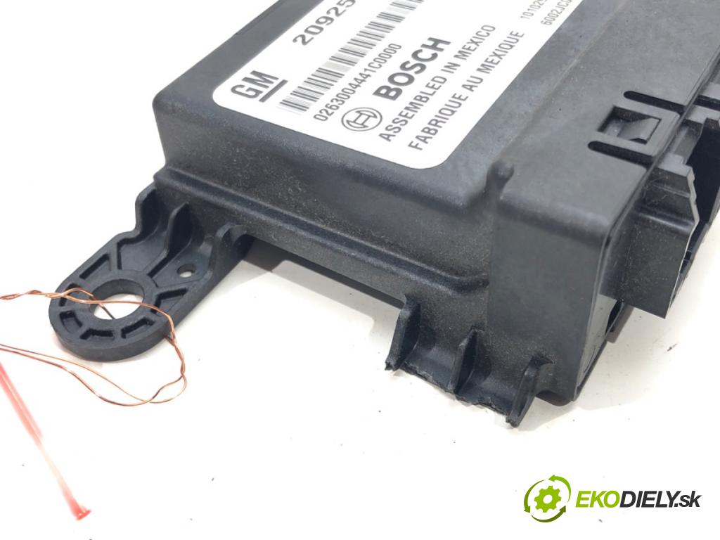 OPEL ASTRA J Sports Tourer (P10) 2010 - 2015    1.6 (35) 85 kW [116 KM] benzyna 2010 - 2015  Modul PDC 20925650 (Ostatné)