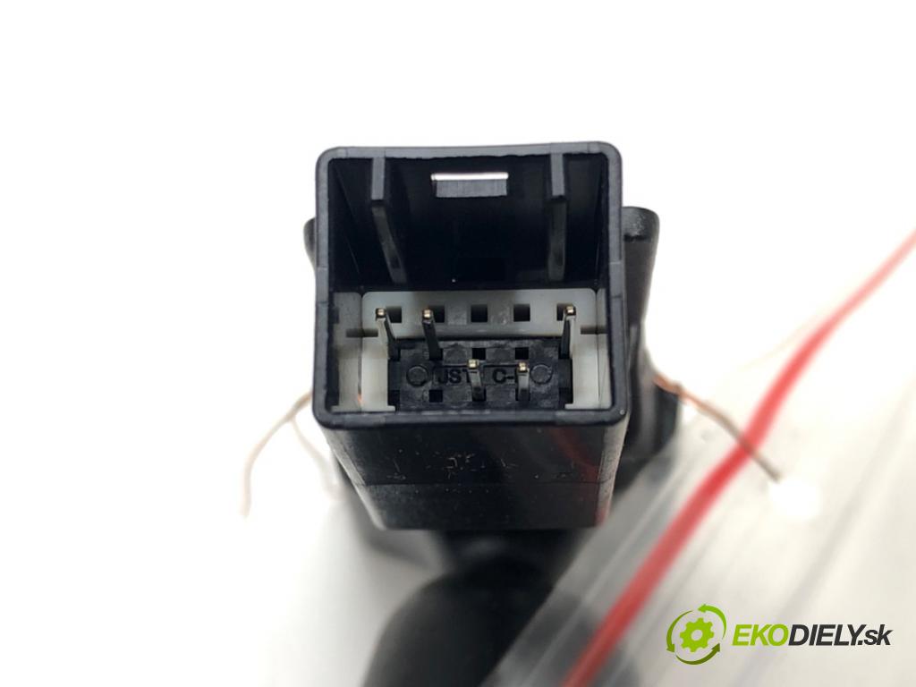 OPEL ASTRA J Sports Tourer (P10) 2010 - 2015    1.6 (35) 85 kW [116 KM] benzyna 2010 - 2015  zpětné zrcátko vnitřní 13503047 (Světla vnitřní)