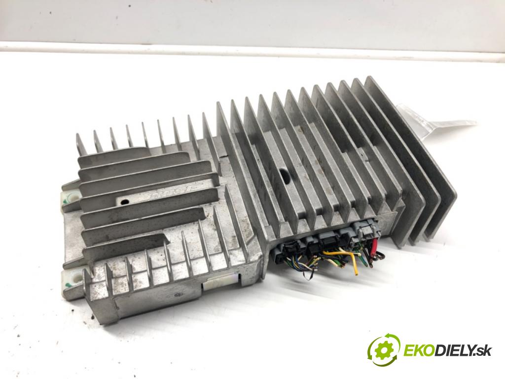 SAAB 9-3 (YS3F, E79, D79, D75) 2002 - 2015    1.9 TiD 88 kW [120 KM] olej napędowy 2004 - 2015  Zosilňovač 8C60 GM464/444 (Zosilňovače)