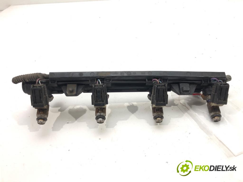 SKODA ROOMSTER Praktik (5J) 2007 - 2015    1.4 63 kW [86 KM] benzyna 2007 - 2015  Lišta vstrekovacia Vstrekovacie ventily 036971824D (Vstrekovacie lišty)