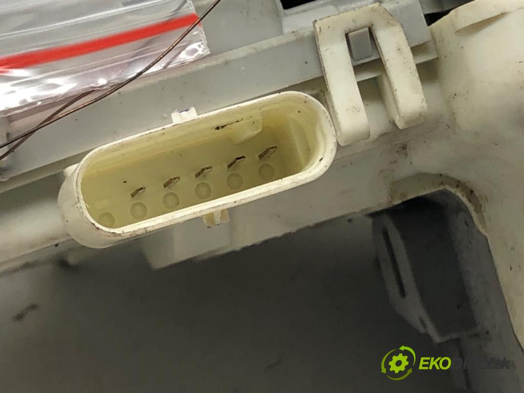 AUDI Q3 (8UB, 8UG) 2011 - 2018    2.0 TFSI quattro 147 kW [200 KM] benzyna 2014 - 20  zámok dveře pravý přední část 8J1837016F
