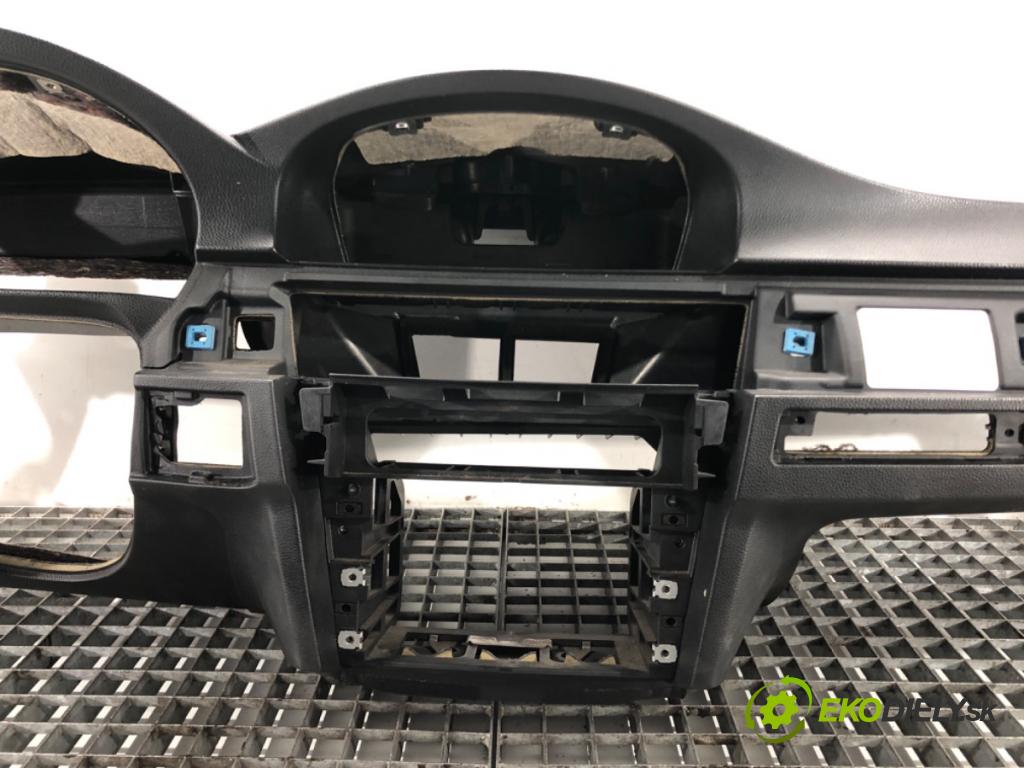 BMW 3 Touring (E91) 2004 - 2012    320 d 120 kW [163 KM] olej napędowy 2005 - 2012  Palubná doska  (Palubné dosky)