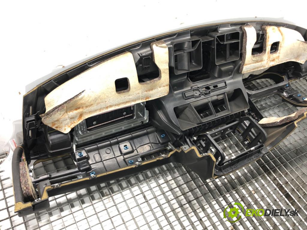 BMW 3 Touring (E91) 2004 - 2012    320 d 120 kW [163 KM] olej napędowy 2005 - 2012  Palubná doska  (Palubné dosky)