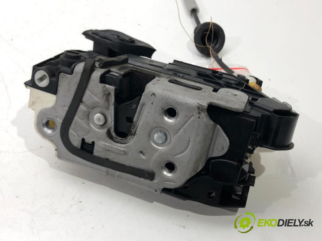 SKODA RAPID (NH3, NK3, NK6) 2012 - 2022    1.6 TDI 85 kW [115 KM] olej napędowy 2015 - 2019  zámok dveře levý zadní část 5E0839015B