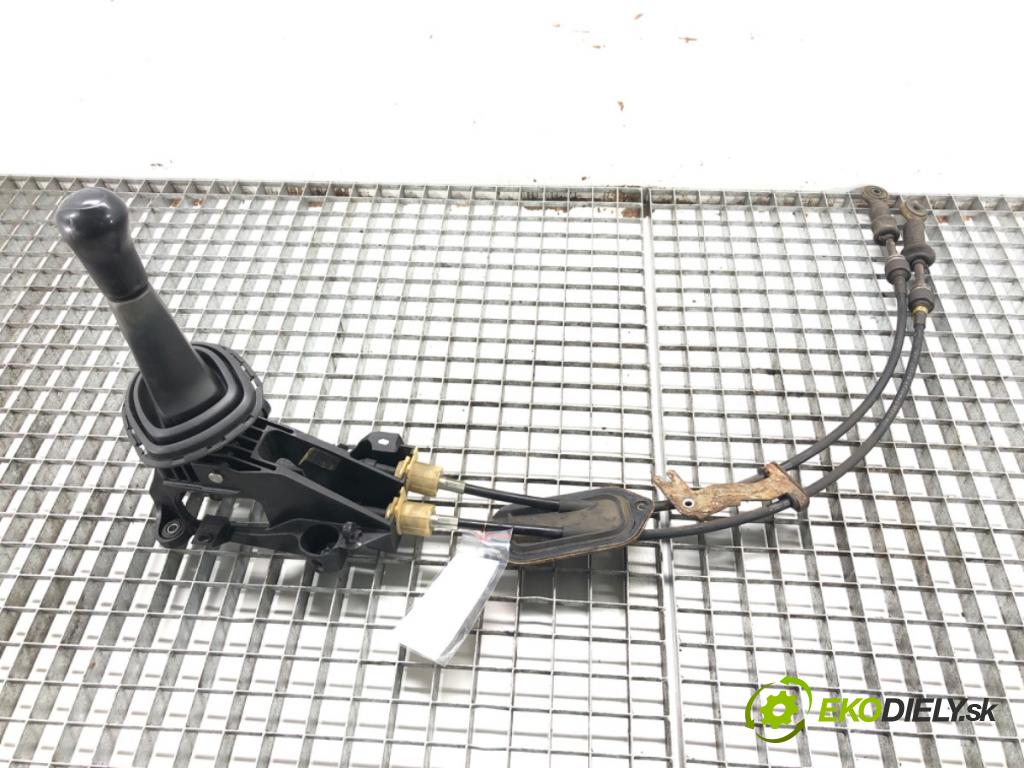 TOYOTA YARIS (_P9_) 2005 - 2014    1.3 VVT-i (SCP90_) 64 kW [87 KM] benzyna 2005 - 20  Kulisa 33530-0D040 (Rýchlostné páky / kulisy)