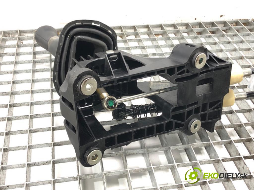 TOYOTA YARIS (_P9_) 2005 - 2014    1.3 VVT-i (SCP90_) 64 kW [87 KM] benzyna 2005 - 20  Kulisa 33530-0D040 (Rýchlostné páky / kulisy)