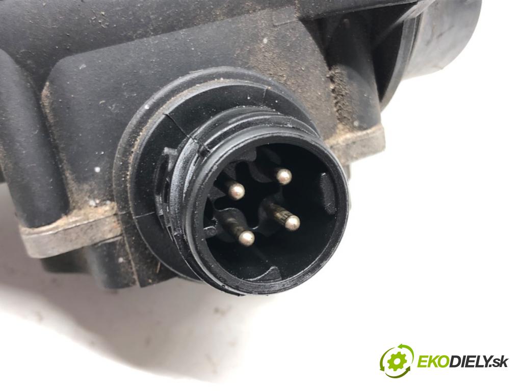 BMW 5 (E39) 1995 - 2003    520 i 110 kW [150 KM] benzyna 1996 - 2003  Váha vzduchu  (Váhy vzduchu)