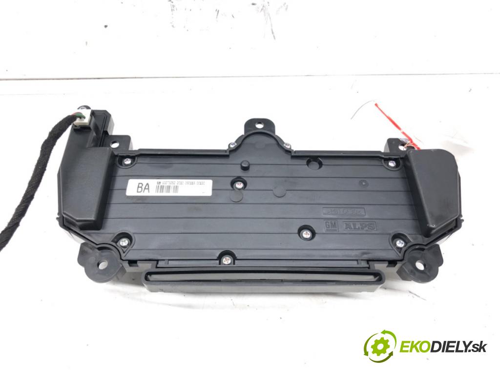 OPEL INSIGNIA A (G09) 2008 - 2017    2.0 CDTI (68) 118 kW [160 KM] olej napędowy 2008 -  Panel ovládania radia 13273252 (Prepínače, spínače, tlačidlá a ovládače kúrenia)