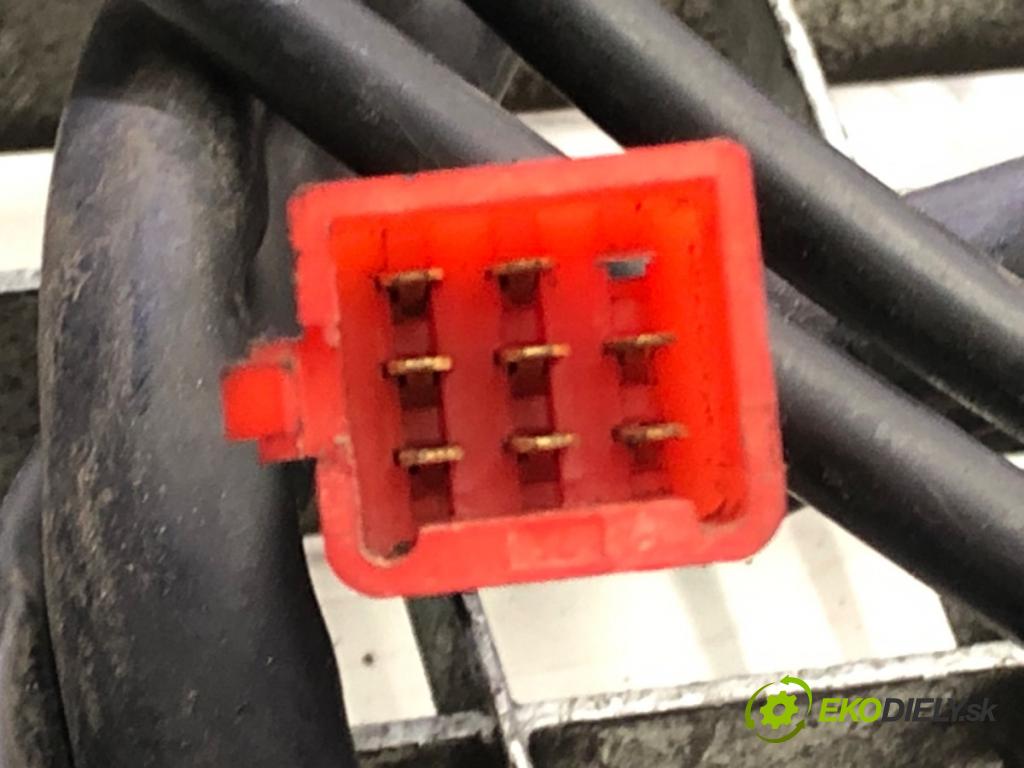 HONDA NT    650cm3  Volant Radenie: