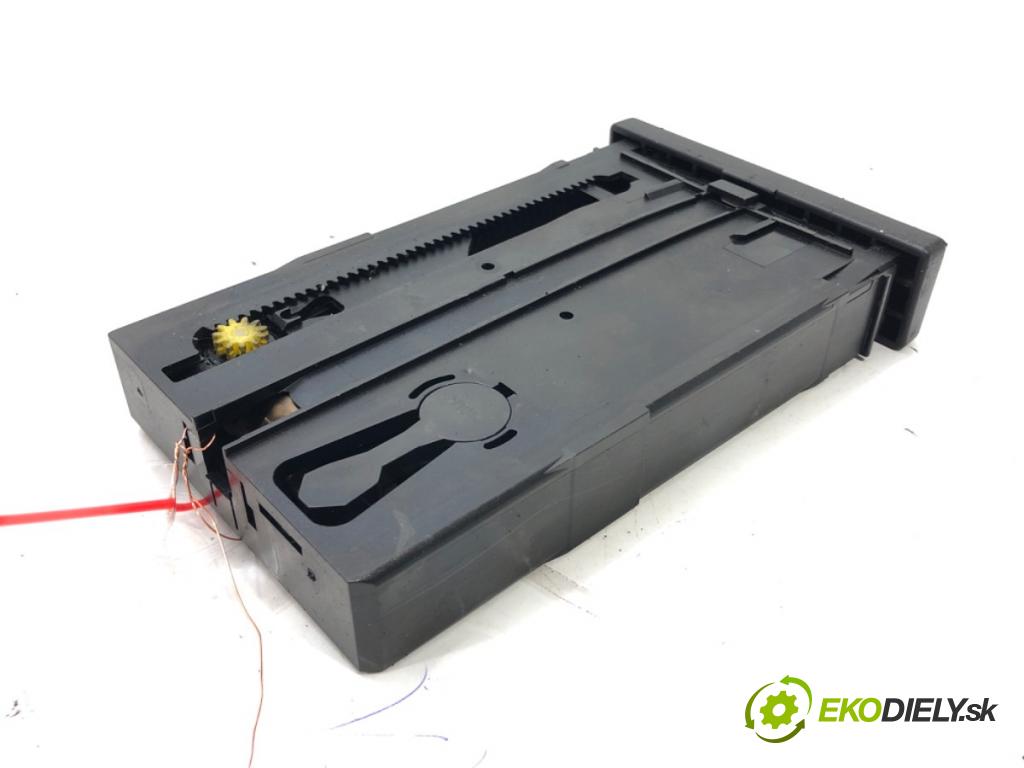 SEAT ALHAMBRA (7V8, 7V9) 1996 - 2010    1.9 TDI 66 kW [90 KM] olej napędowy 1996 - 2010  Držiak na nápoje 7M3858601 (Úchyty, držiaky na nápoje)