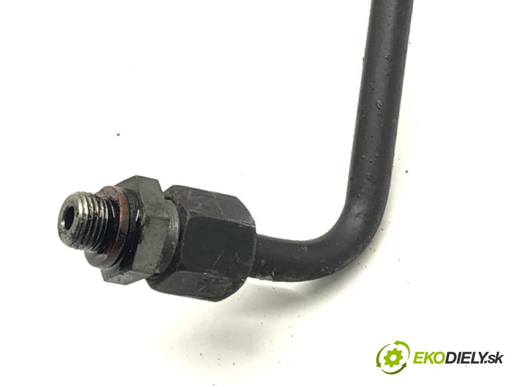 AUDI A4 B5 Avant (8D5) 1994 - 2002    1.9 TDI 66 kW [90 KM] olej napędowy 1996 - 2001  rúrka turba  (Hadice intercoolera)