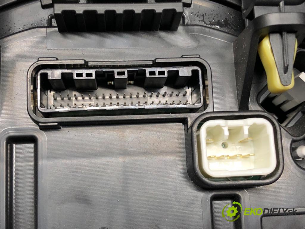 TOYOTA AYGO (_B4_) 2014 - 2022    1.0 (KGB40) 51 kW [69 KM] benzyna 2014 - 2022  Prístrojovka 769167-320U (Prístrojové dosky, displeje)