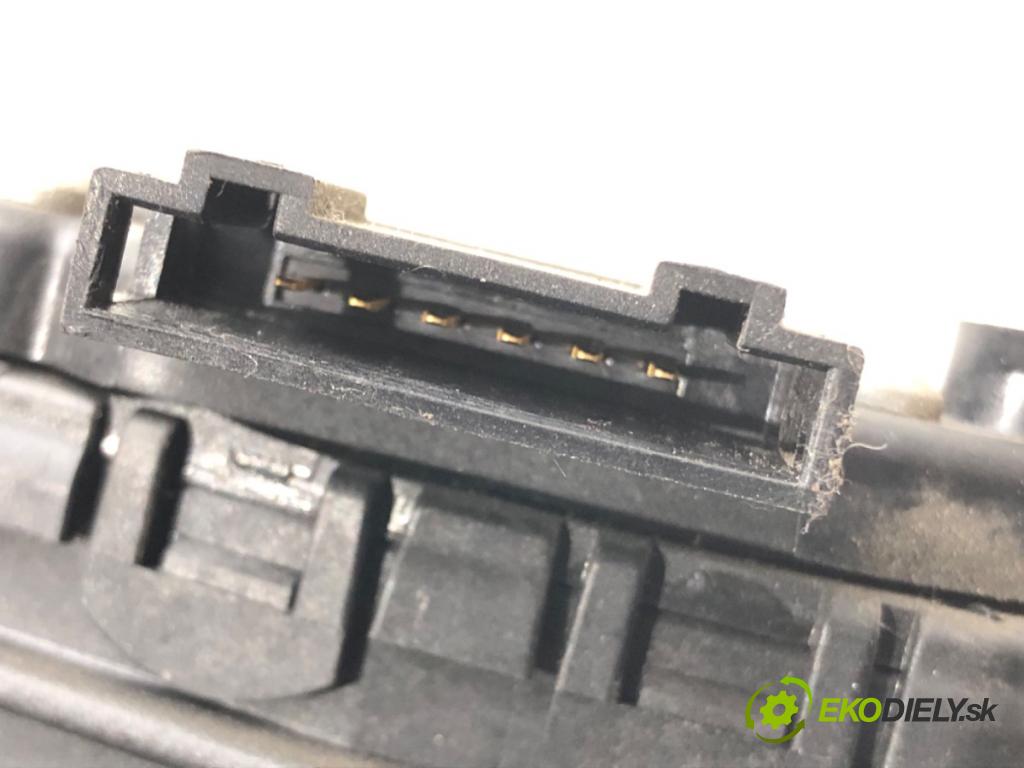 AUDI A4 B7 Avant (8ED) 2004 - 2008    2.0 TDI 103 kW [140 KM] olej napędowy 2004 - 2008  Potenciometer plynového pedálu 8E1721523C (Pedále)