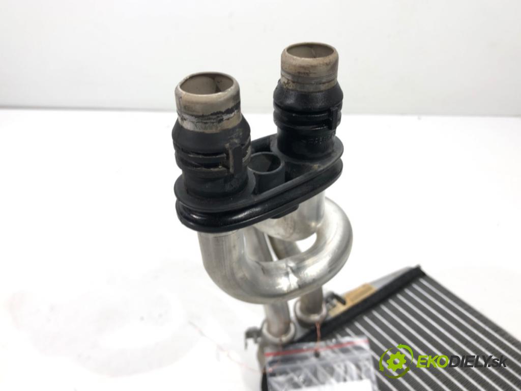 VW GOLF V (1K1) 2003 - 2010    1.9 TDI 77 kW [105 KM] olej napędowy 2003 - 2008  topné těleso radiátor topení 1K0819031 (Radiátory topení)